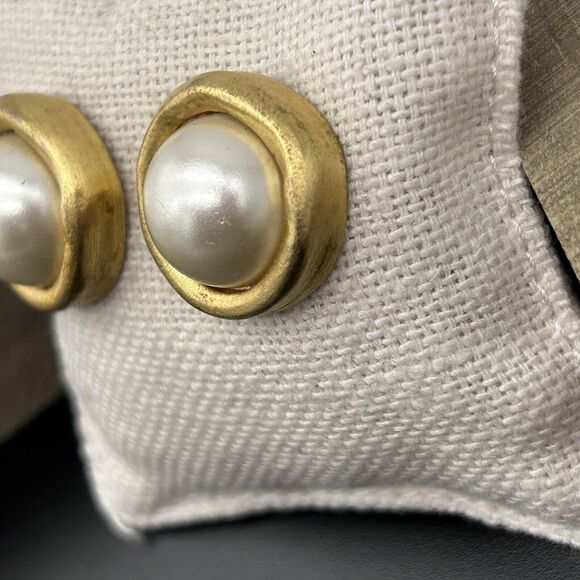 Dubin Vintage Cabochon Pearl Earrings Brushed Gold Heavy Round Chunky Signed - Picture 4 of 11